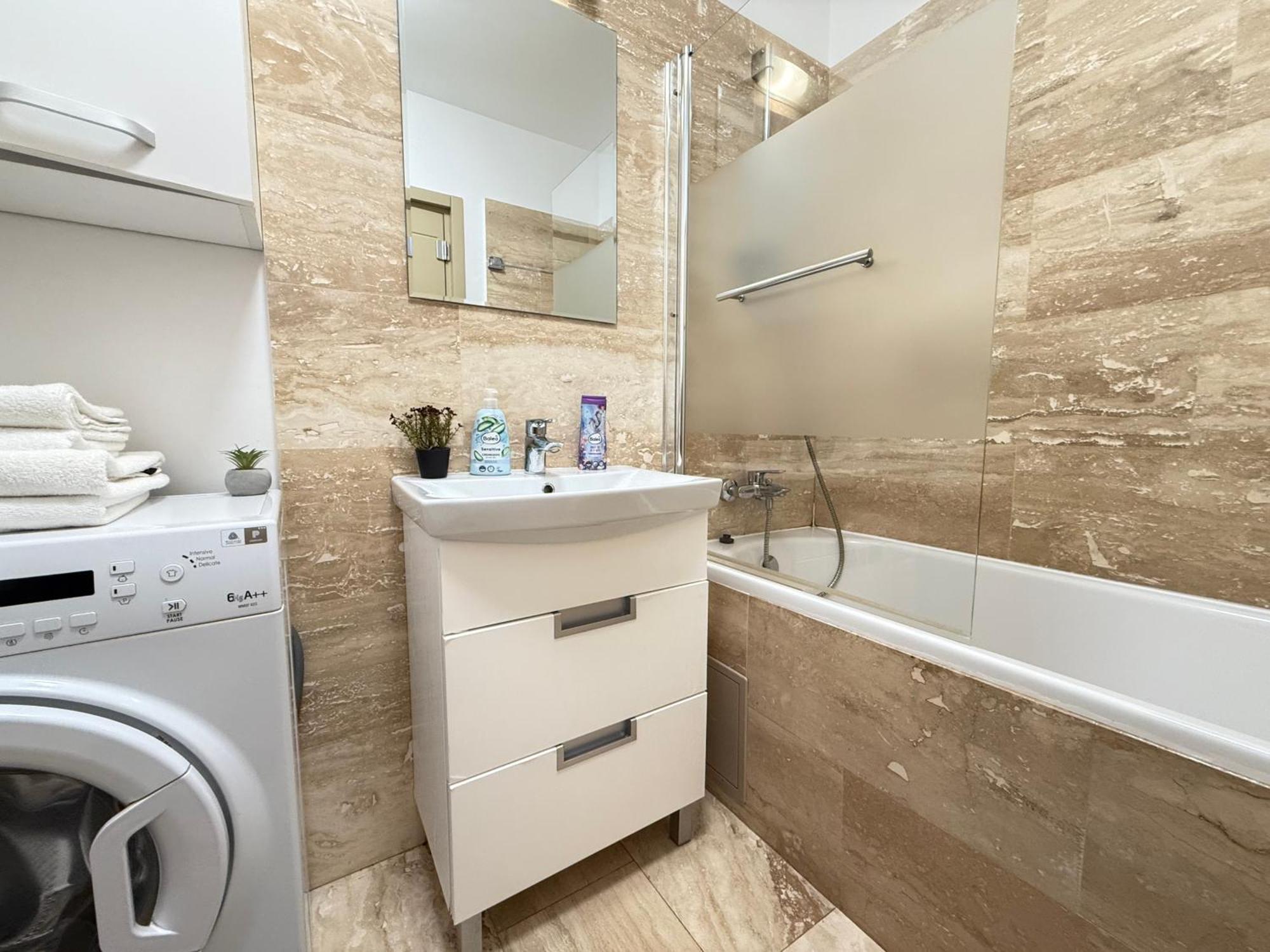 Smart Stay Studio With Free Parking 雅西 外观 照片